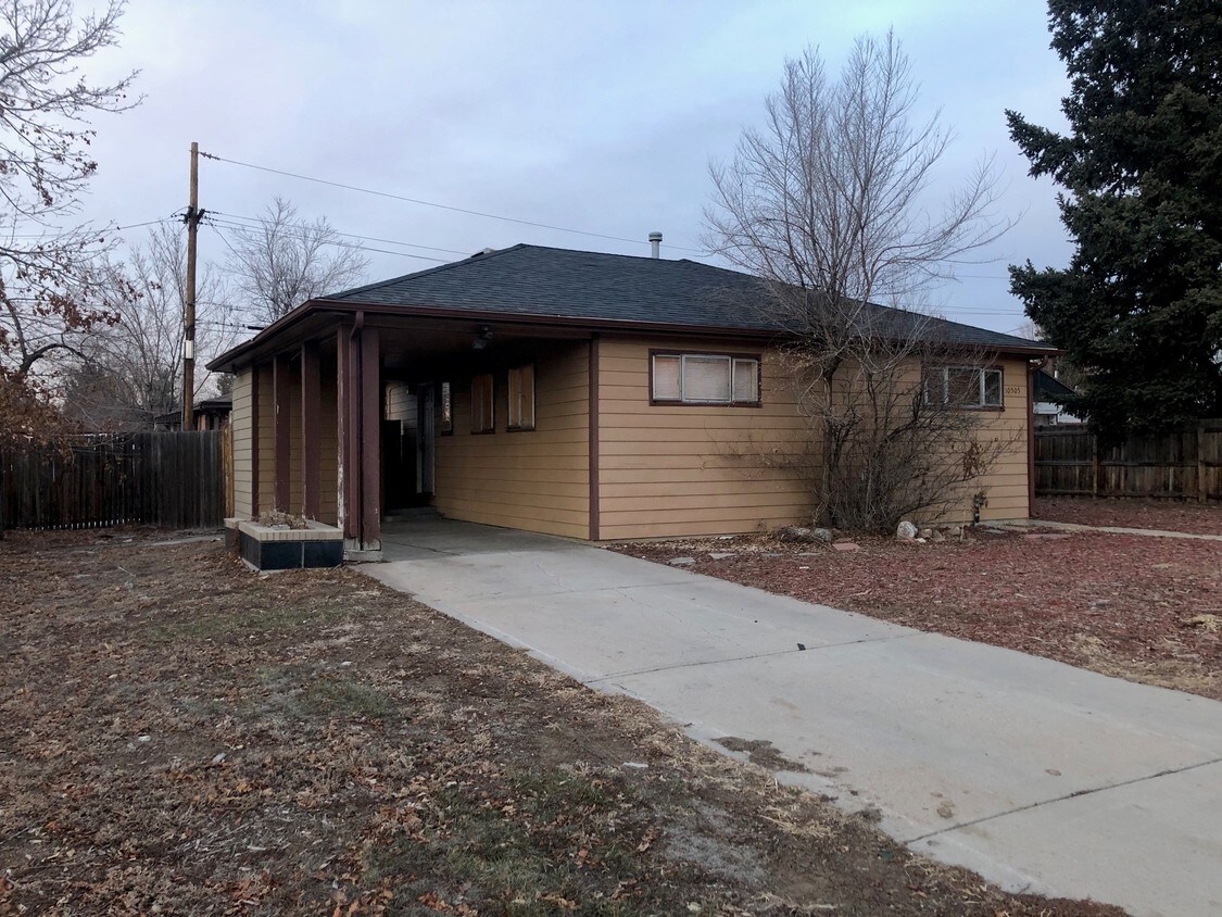 10505 E Lowry Pl, Aurora, CO 80010 House Rental in Aurora, CO