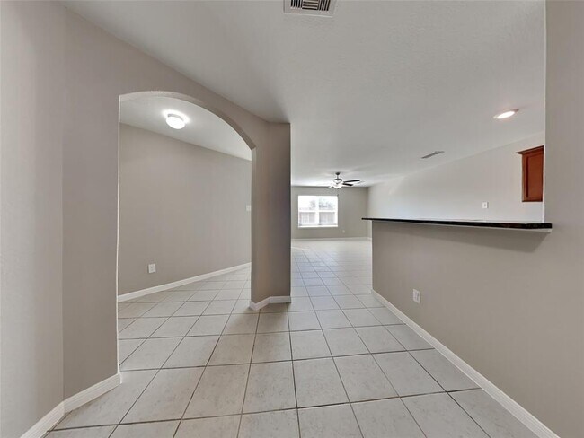 Building Photo - 904 American Monarch Dr