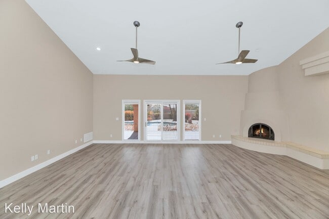 Building Photo - 3 br, 2.5 bath House - 8633 E. Camino Del ...