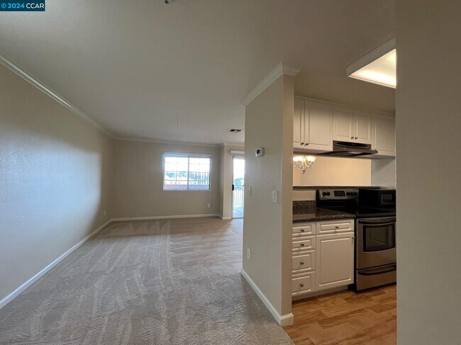 Foto del edificio - 460 Bollinger Canyon Ln