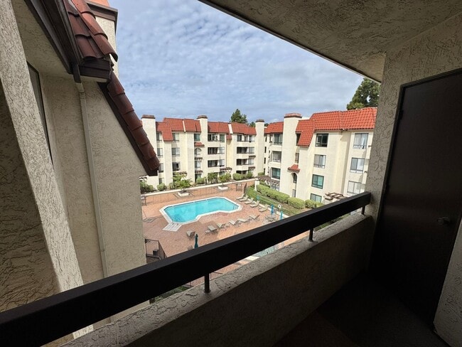 Building Photo - Mission Valley 1BR/1BA – 50% Off First Month + Parking + Private Outdoor Space