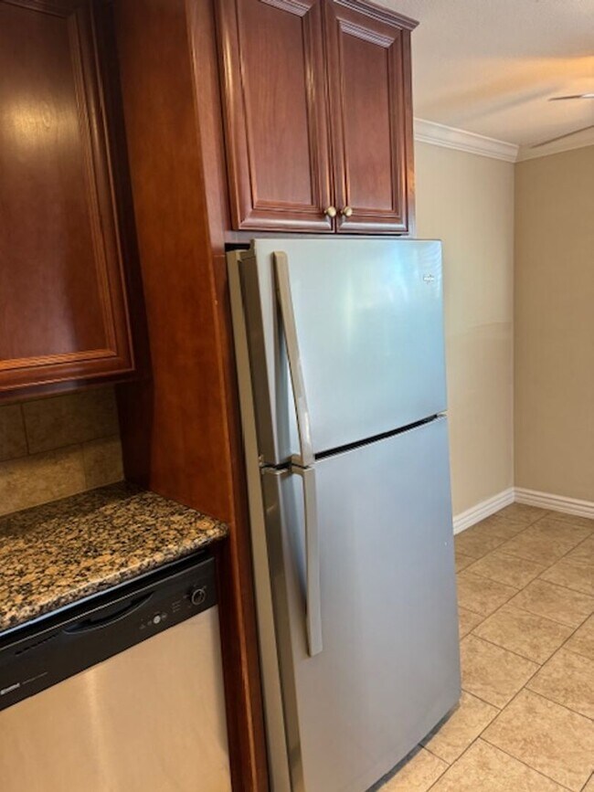 Building Photo - Updated 2BR 1BA  Condo For Rent (close to ...