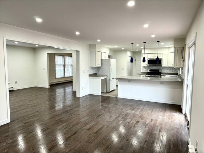 Building Photo - 26 Sallys Ln