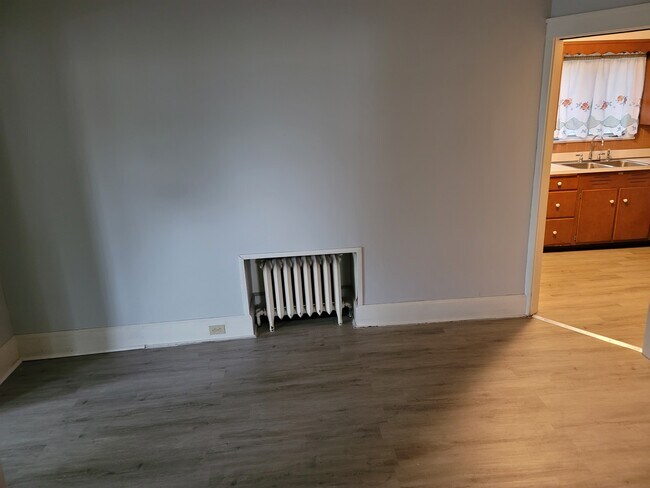 Building Photo - 3421 5th Ave