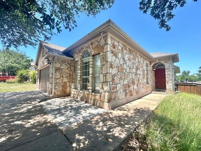 Building Photo - Charming Rustic Retreat – 3 Bed, 2 Bath Si...