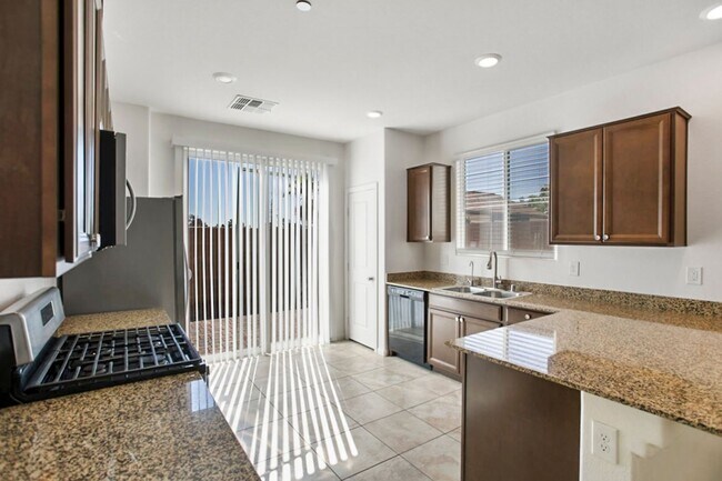 Foto del edificio - Beautiful 3 Bedroom Single Story West Vegas Home