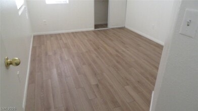 Building Photo - 3014 Sunrise Bay Ave
