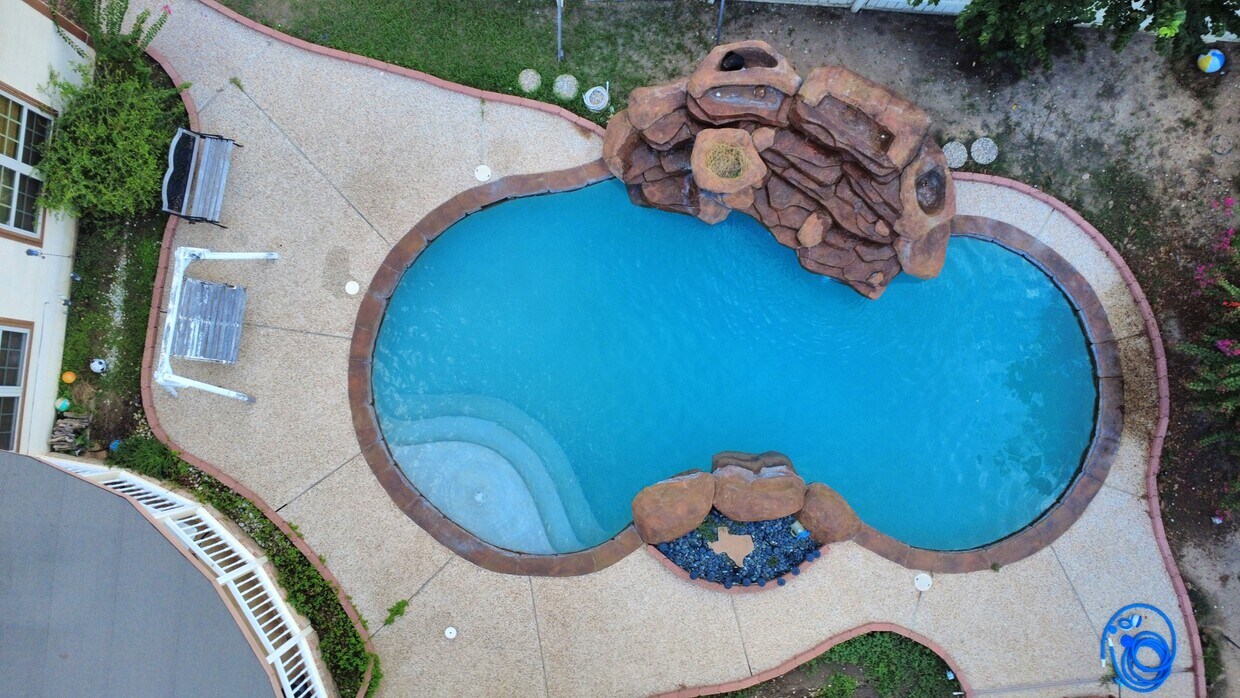 Primary Photo - 20626 Chestnut Hills Dr