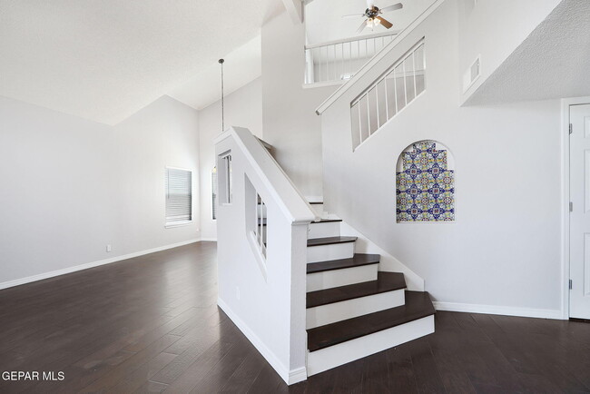 Building Photo - 11257 Northview Dr