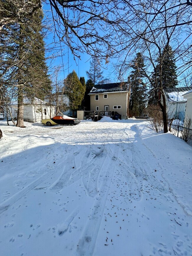 Foto del edificio - Available June 2025 - 5 Bed, 1 Bath home near campus!