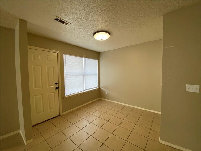 Building Photo - 658 W Martha Dr