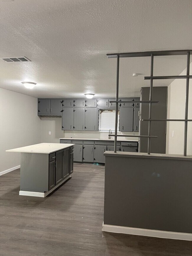 Foto del edificio - 2721 Ash Park Dr