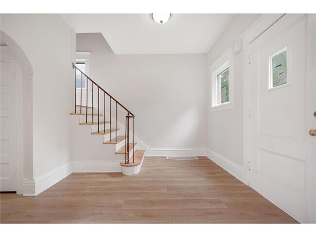 Foto del edificio - 804 Hawthorne Ave E