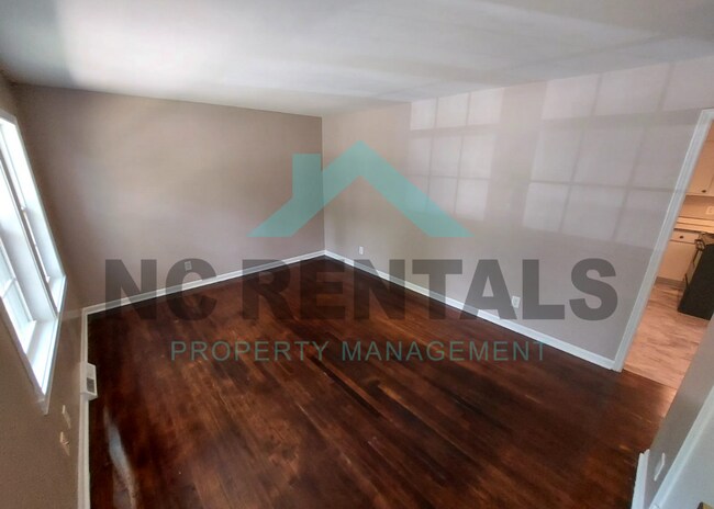 Foto del edificio - 829 Holt Ave