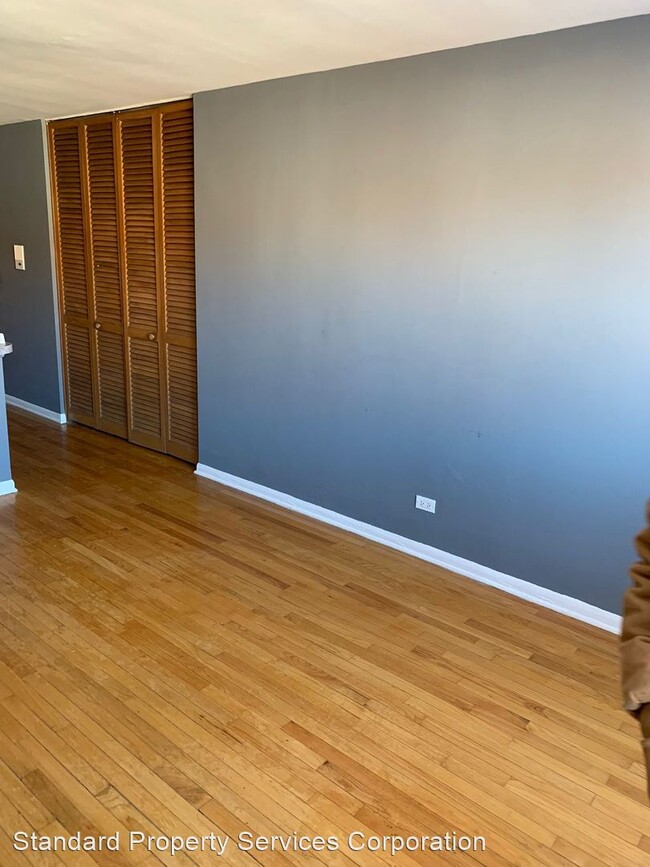 Building Photo - Studio, 1 bath House - 2409 W Balmoral Ave...