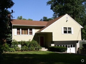 Building Photo - 6 Railside Ave