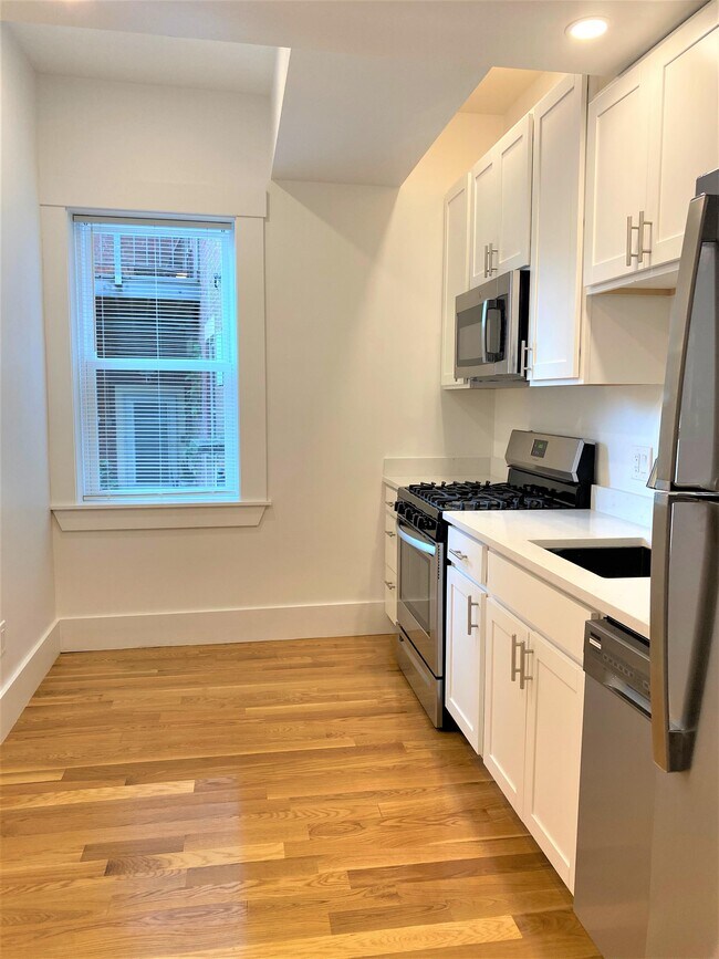 Photo - 32 Robinwood Ave Townhome