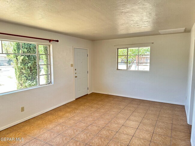 Foto del edificio - 9302 Charleston St