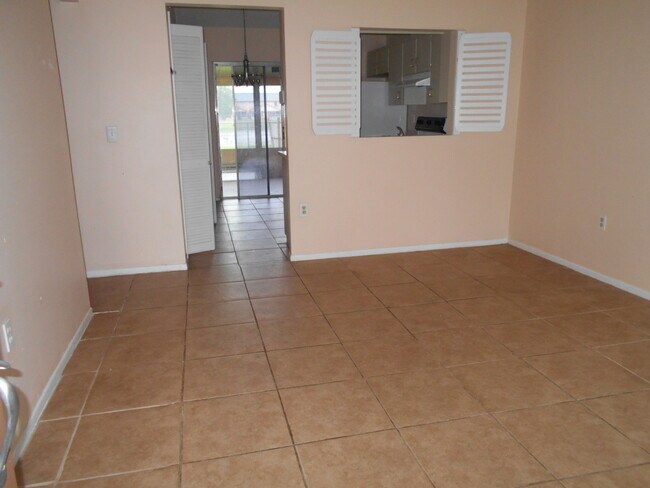 Building Photo - UCF Duplex