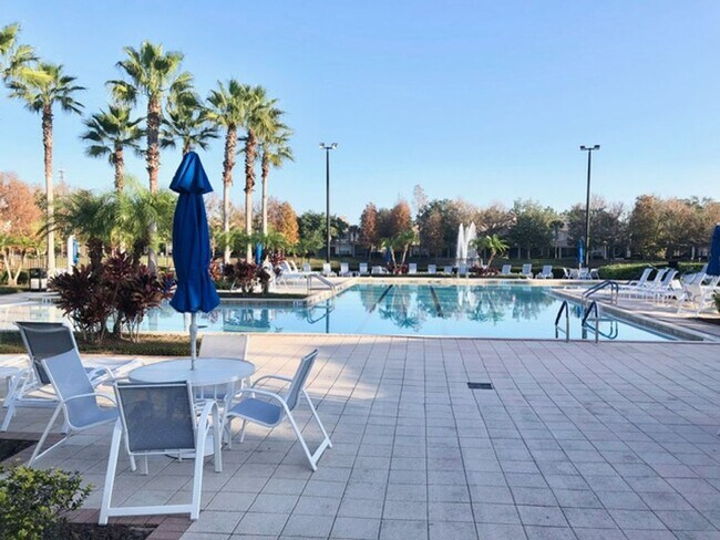 Foto del edificio - 8300 Portofino Drive, Unit 305, Davenport,...