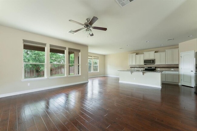 Foto del edificio - 16329 McAloon Way