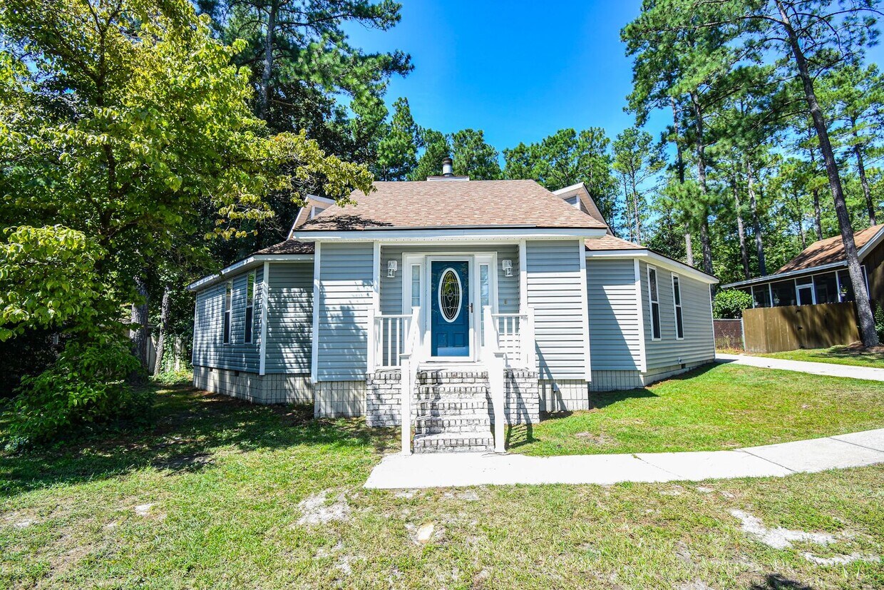 Primary Photo - 3 bedroom 3 Bathroom with Pool