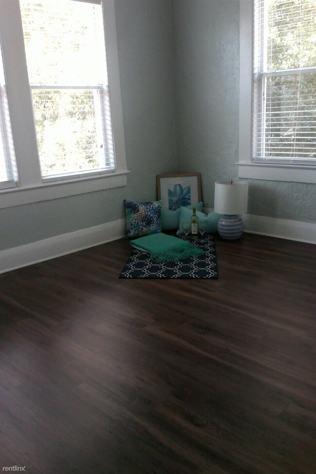 Building Photo - 3107 S Esperanza Ave