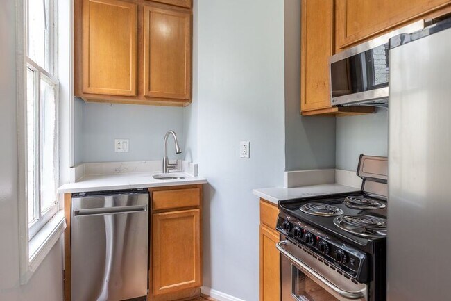 Building Photo - Terrific Two Bedroom Gem in Georgetown! Pa...