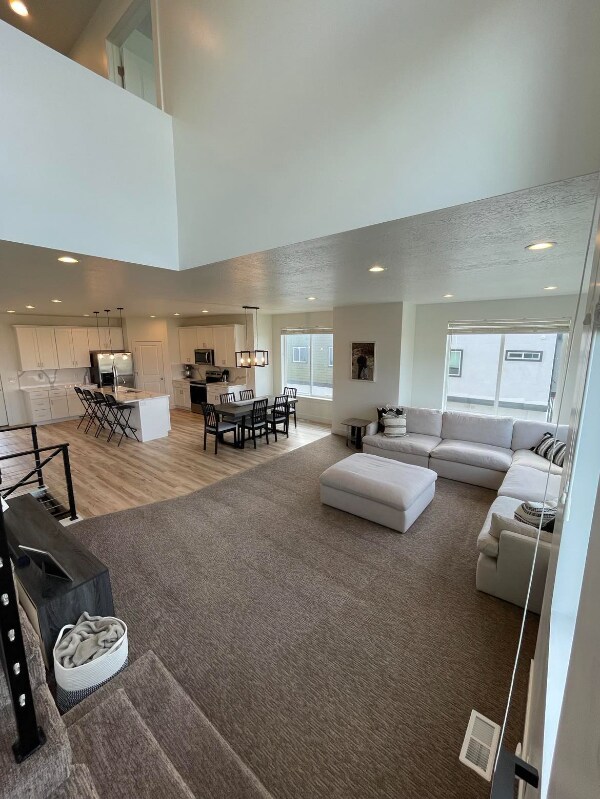 Building Photo - 584 Lewski Ln