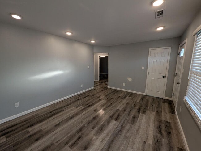 Building Photo - Dellwood Dream on Dennis