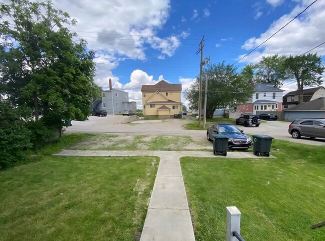 Building Photo - 708 N Alameda Ave