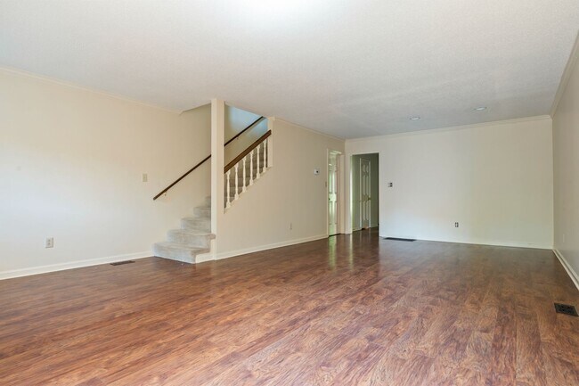 Building Photo - 1659 Ashwood Ln