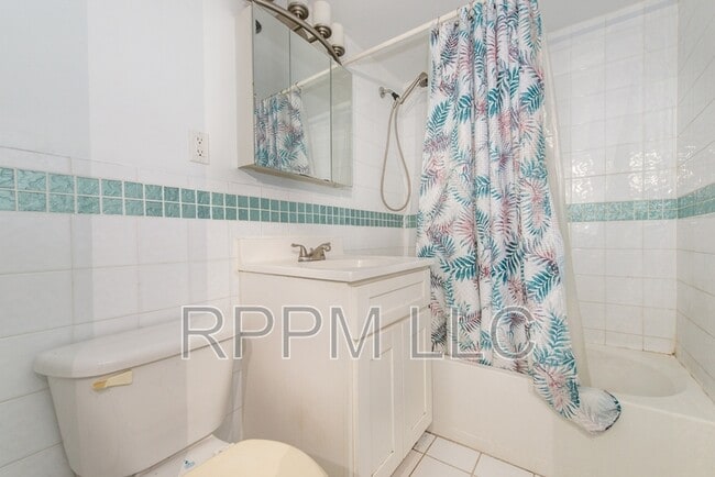 Building Photo - 60 Parkway Dr