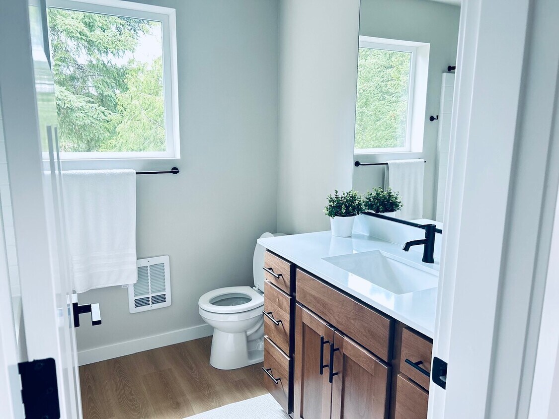 Foto principal - 8726 Schoolway Pl NW