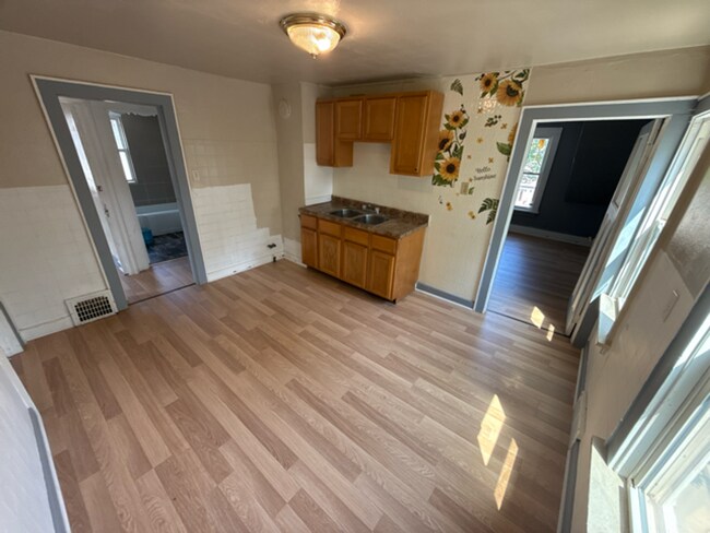 Building Photo - 3201 N 39th St