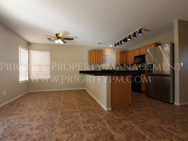Foto del edificio - NW Single Family Home w/INGROUND POOL!!