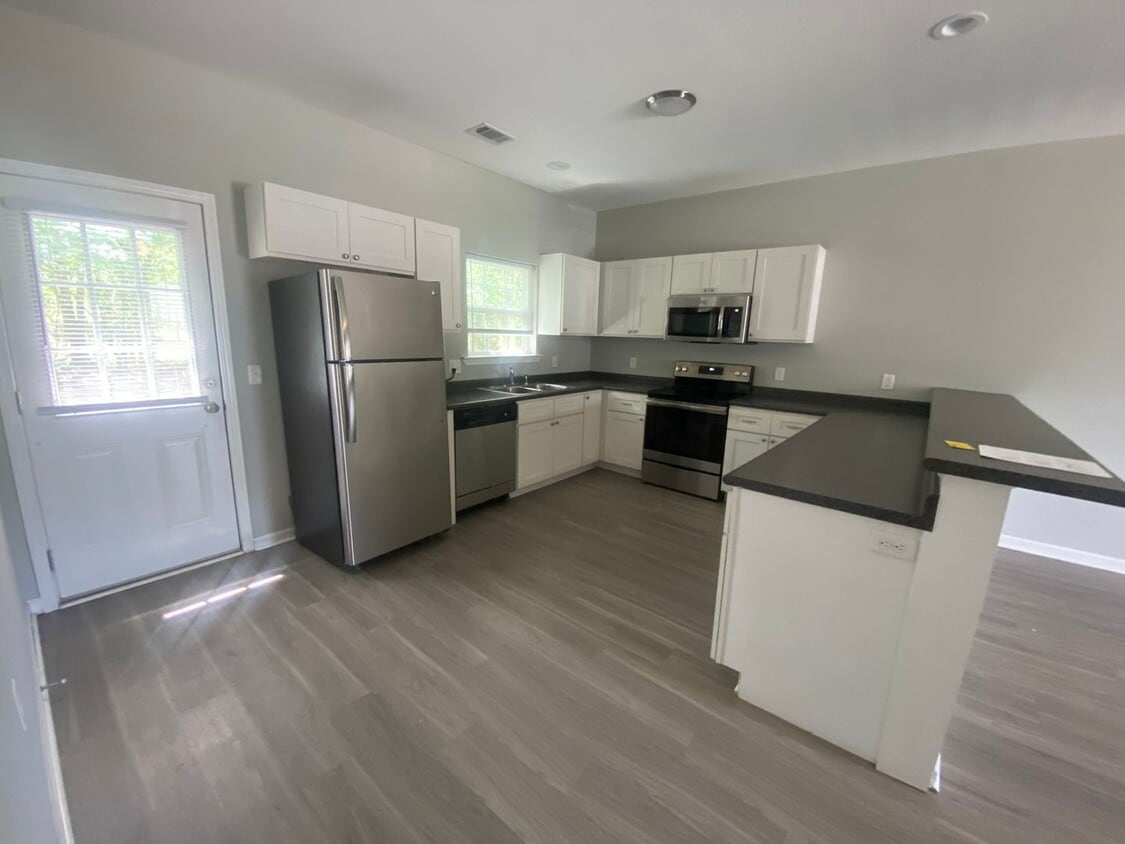 Primary Photo - 206 Bonilane Cv. #117