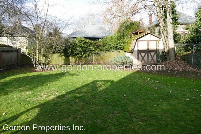 Foto del edificio - 3129-3135 NE Couch St