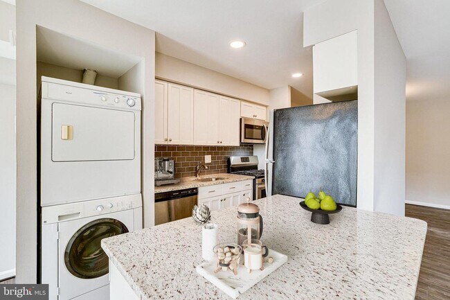 Foto del edificio - 11228 Chestnut Grove Square