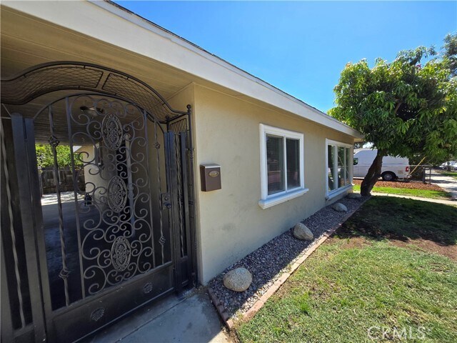 Building Photo - 1013 S Palm Ave