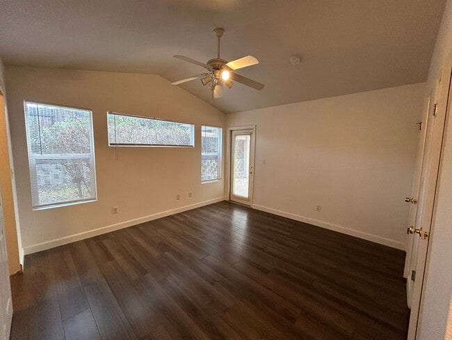 Building Photo - 8467 Heritage Hill Dr