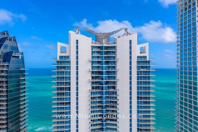 Building Photo - 17001 Collins Ave