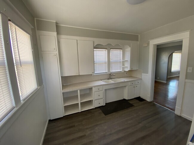 Foto del edificio - 815 Evergreen St SE
