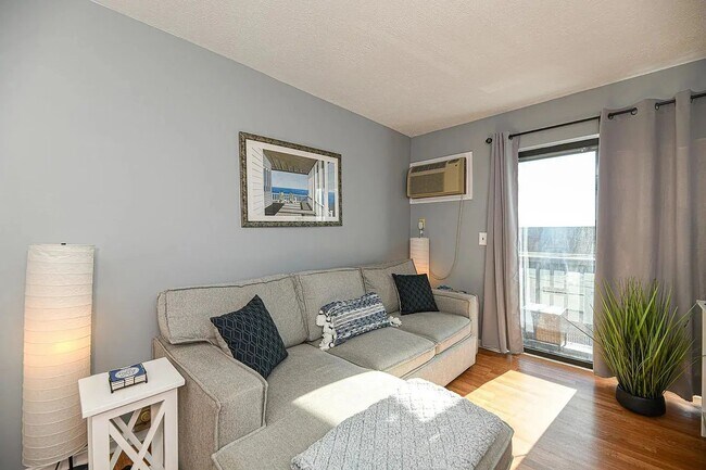 Building Photo - Hampton NH