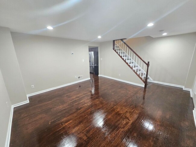 Foto del edificio - Beautiful 4 Bedroom 2 Bathroom East Baltimore Town Home