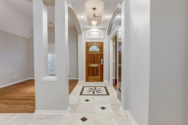 Building Photo - 1117 Carriage Ct