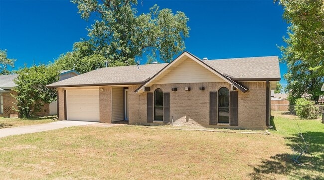 Photo - 502 Campfire Dr House