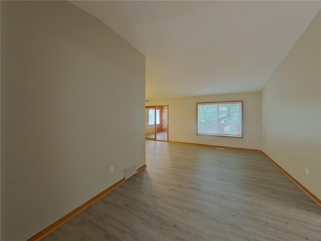 Building Photo - 739 Ashley Dr