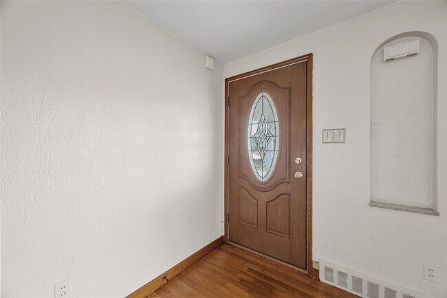 Building Photo - 3353 McRoberts Rd