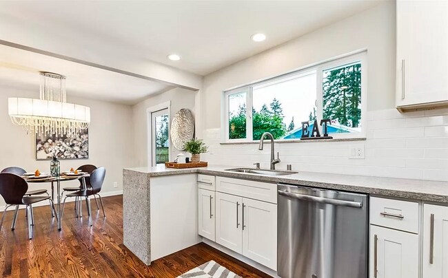 Foto del edificio - 1333 N 192nd St